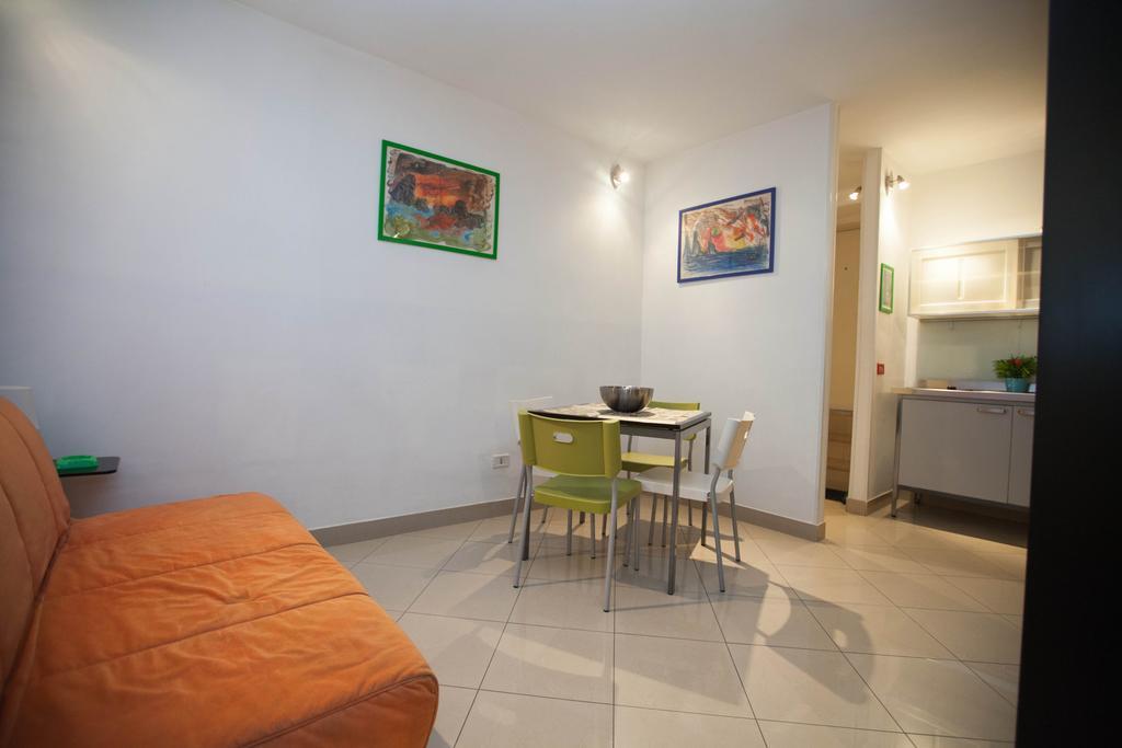 Serra Casa Vacanza A Piazza Del Plebiscito Napoli Bagian luar foto